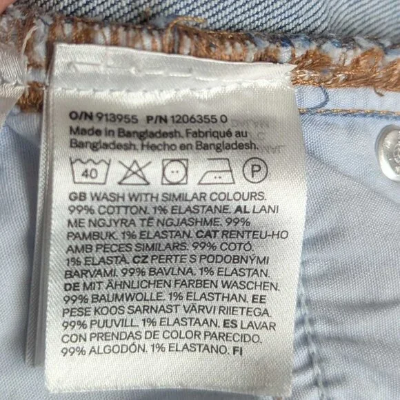 H&M Light Wash Blue Jeans - Picture 4 of 4